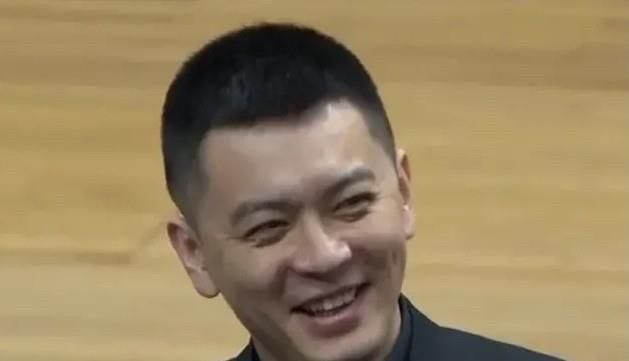 同样出演电影《找到你》的马伊琍以一袭淡雅长裙搭配宝格丽古董典藏系列古币项链亮相，优雅利落，气度不凡